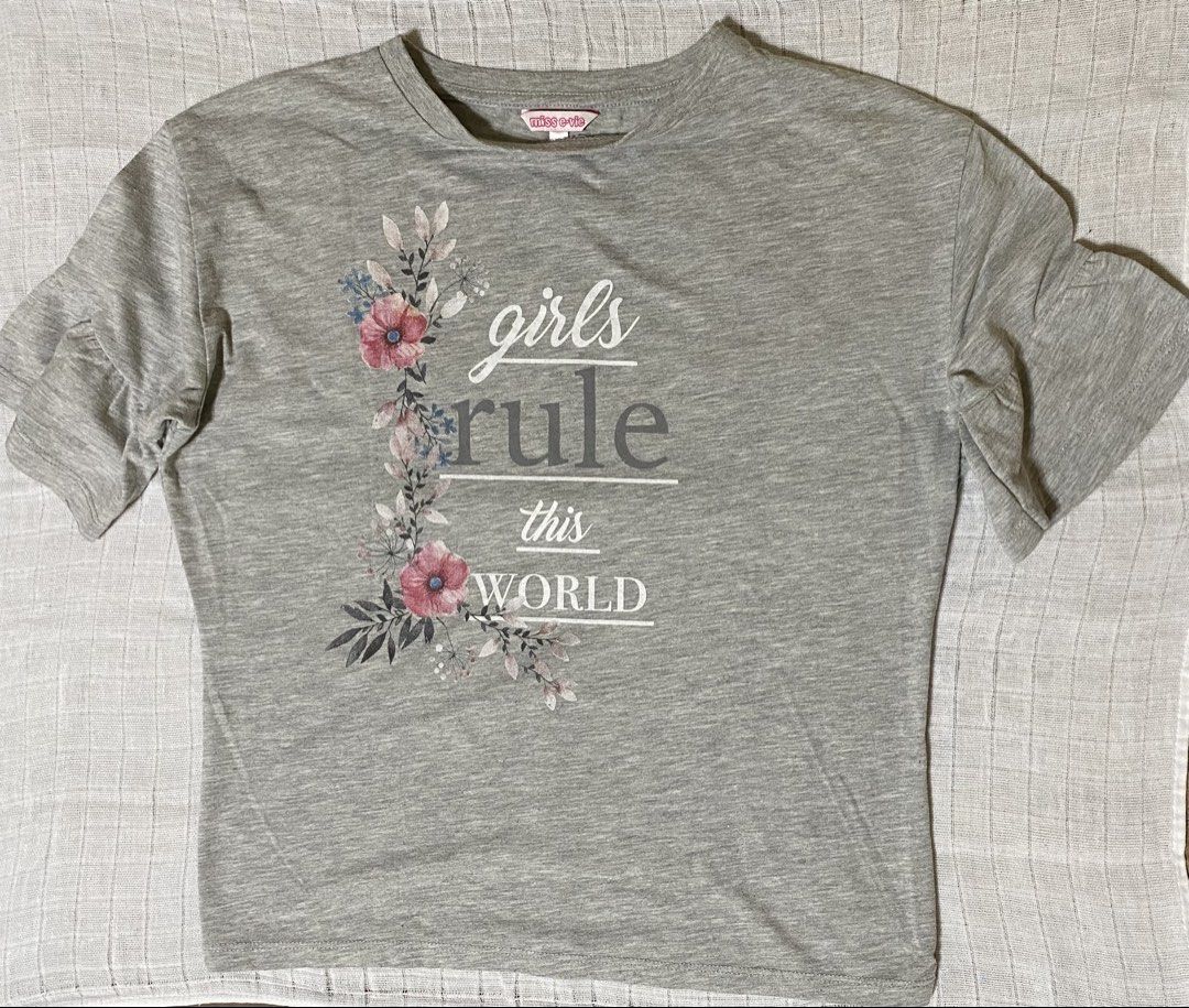 Gray shirt (Category: Babies & Kids Fashion) located in Morong. Submitted by fcjonline528 (Listing ID 1469667073, Image 1). Description: This is preloved. Selling this po kesa mastocked lang no issue at all.