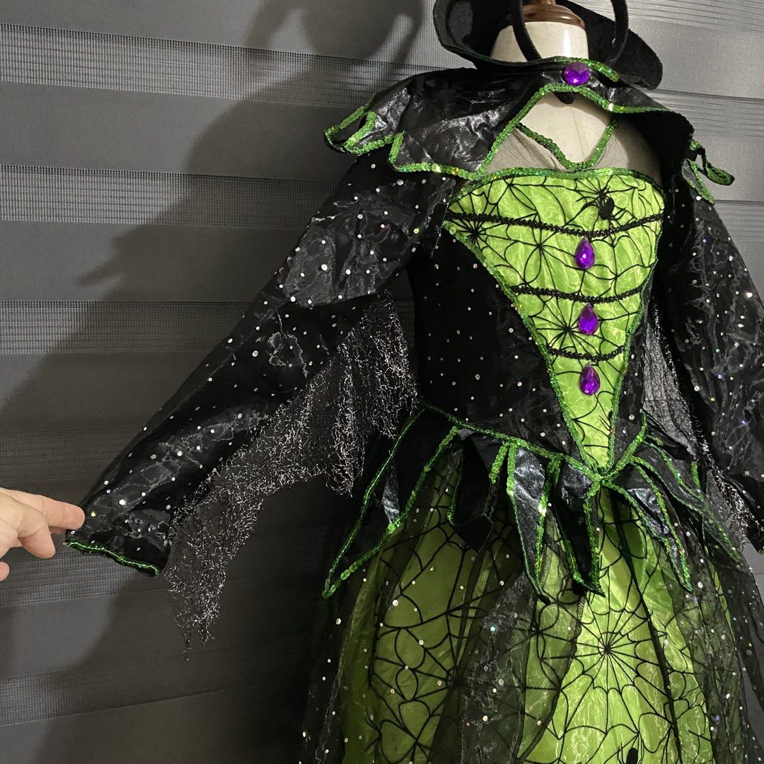Green Halloween Set (Category: Everything Else Others) located in Caloocan City. Submitted by discusonlineshop (Listing ID 1469657968, Image 2). Description: 7-8y headress with lights bag with minimal issue di halata.