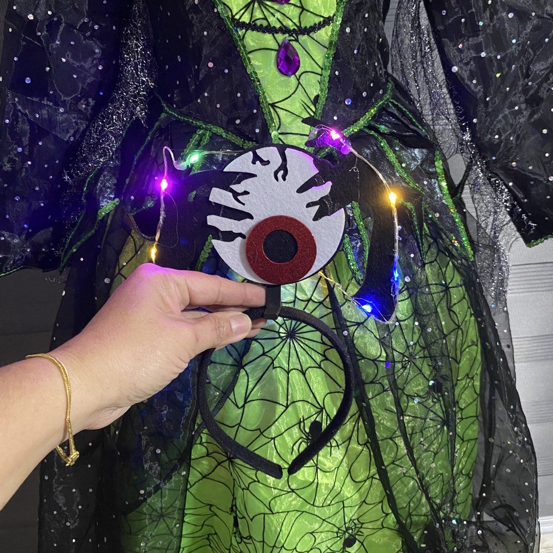 Green Halloween Set (Category: Everything Else Others) located in Caloocan City. Submitted by discusonlineshop (Listing ID 1469657968, Image 3). Description: 7-8y headress with lights bag with minimal issue di halata.
