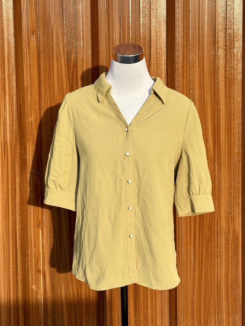 Green Longsleeves for Sale (Category: Longsleeves) located in Manila. Submitted by thecloset.amore (Listing ID 1469623399, Image 1). Description: .