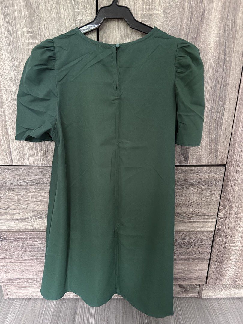 Green Puff Sleeve Dress (Category: Dresses) located in Cainta. Submitted by mimidiva (Listing ID 1469624479, Image 2). Description: Green Puff Sleeve Dress Color - Green Size - Medium Cainta Location .