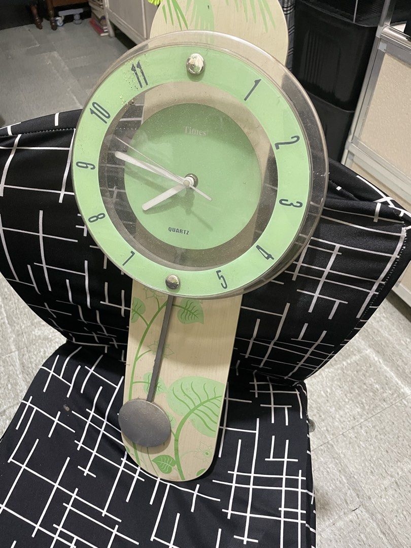 Green Wall Clock (Category: Clocks) located in Manila. Submitted by declutterzzzzzzz (Listing ID 1469572859, Image 1). Description: no battery included QC area available for pick up & delivery.
