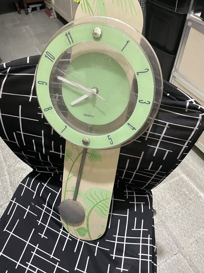 Green Wall Clock (Category: Clocks) located in Manila. Submitted by declutterzzzzzzz (Listing ID 1469572859, Image 2). Description: no battery included QC area available for pick up & delivery.