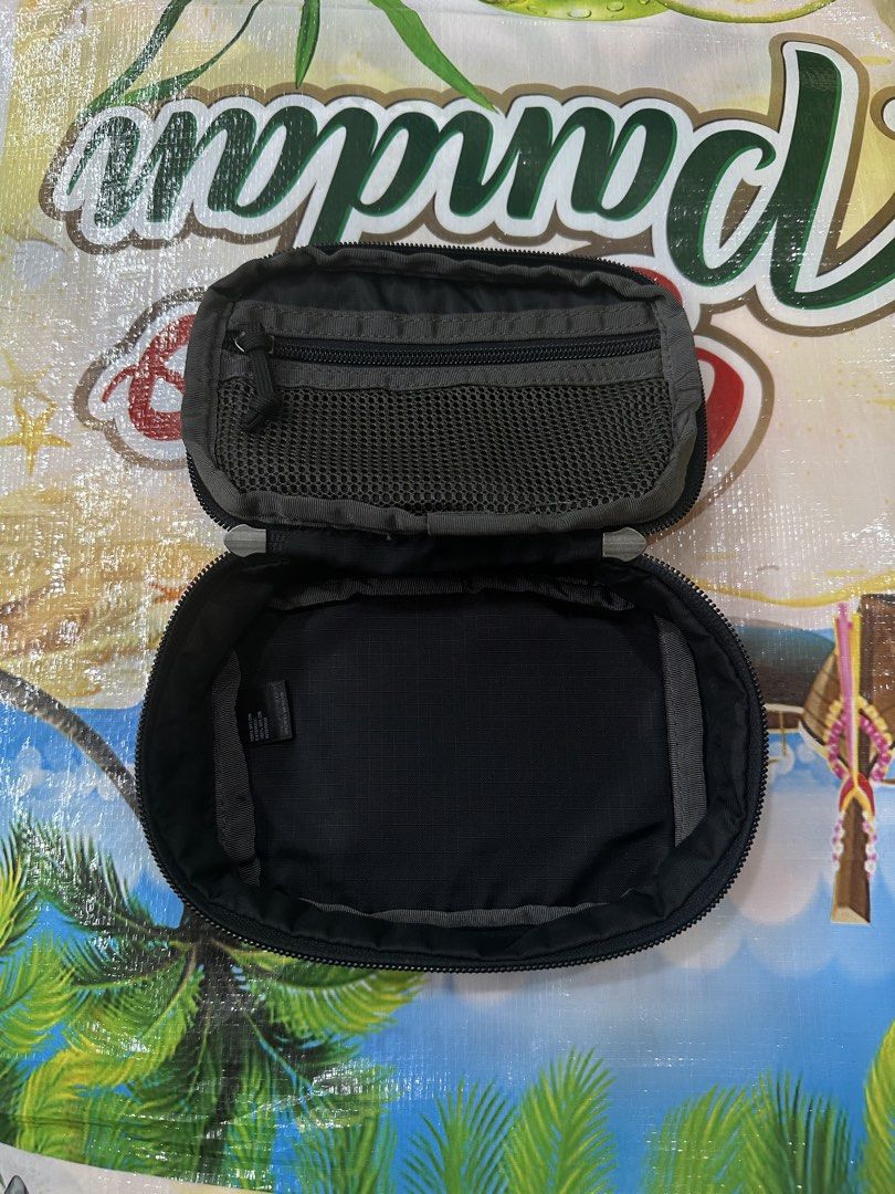 GREGORY Gadget Pouch Multi-Case (Category: Belt bags, Clutches and Pouches) located in Baliuag. Submitted by thrift.king.ph (Listing ID 1469652197, Image 3). Description: GREGORY Gadget Pouch Multi-Case Excellent condition Width: 7 Length: 5.