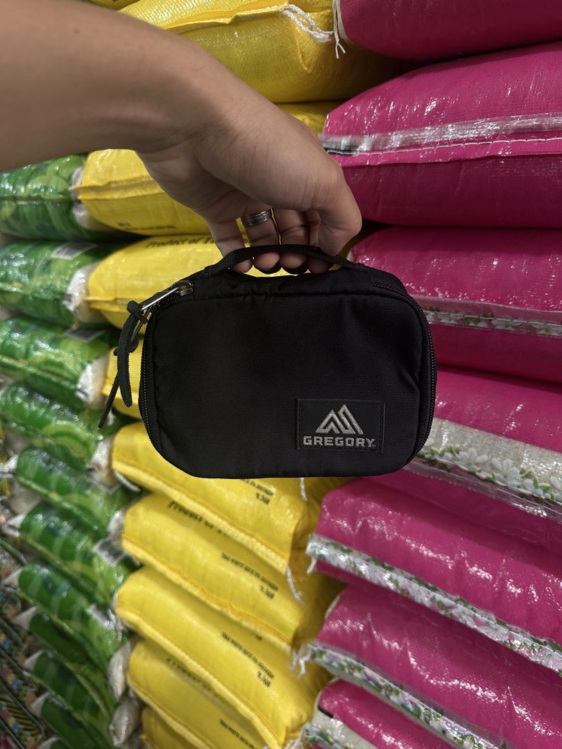 GREGORY Gadget Pouch Multi-Case (Category: Belt bags, Clutches and Pouches) located in Baliuag. Submitted by thrift.king.ph (Listing ID 1469652197, Image 2). Description: GREGORY Gadget Pouch Multi-Case Excellent condition Width: 7 Length: 5.