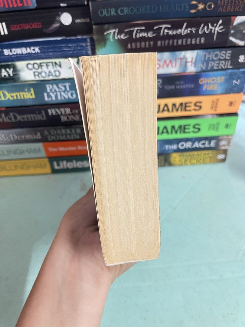 Grey by EL JAMES (Category: Storybooks) located in General Trias. Submitted by kwinay.28 (Listing ID 1469642224, Image 3). Description: Preloved, minimal foxing and light tanned edges..