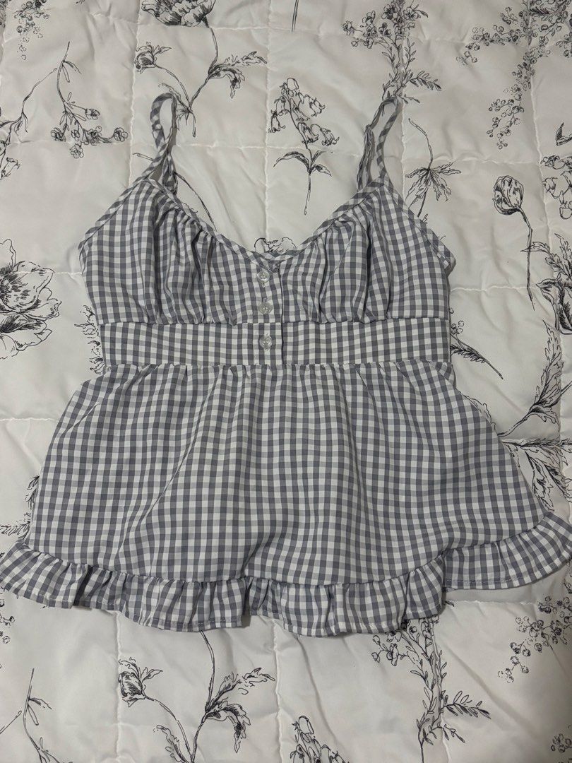 Grey Gingham Ruffle Hem Cami Top with Buttons (Category: Sleeveless) located in Cainta. Submitted by thriftedbymimi_ (Listing ID 1469675453, Image 1). Description: not my style price is negotiable, bundle deals available. send a message MOP: Gcash/Maribank/Gotyme/Bank Transfer MOD: lalamove .