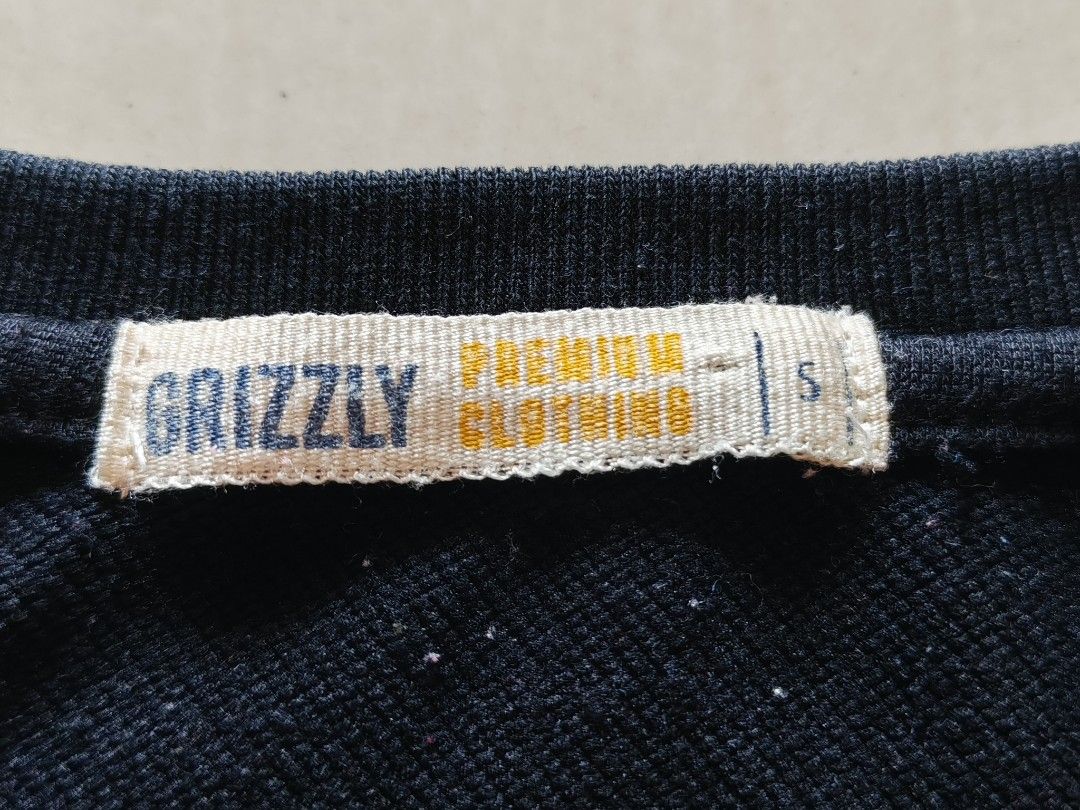GRIZZLY KIDS (Category: Babies & Kids Fashion) located in Cavite. Submitted by mnithv (Listing ID 1469583802, Image 2). Description: grizzly kids small on tag.