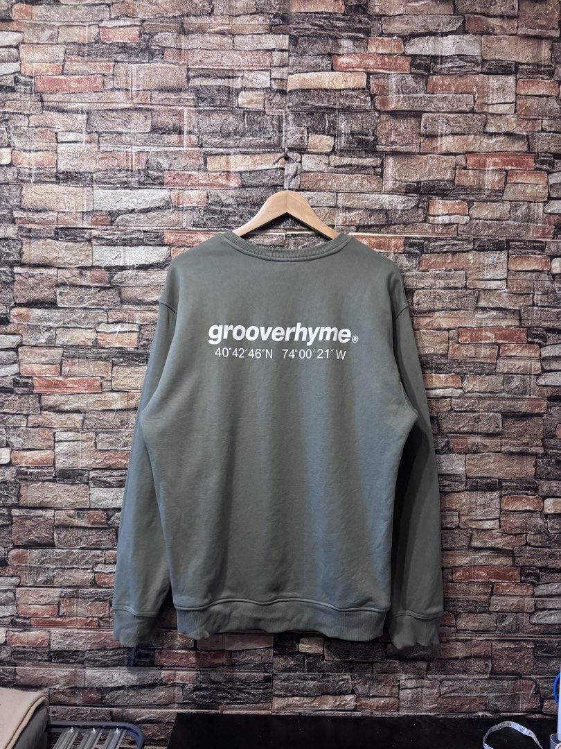 GROOVERHYME GREEN SWEATSHIRT (Category: Hoodies) located in Davao. Submitted by angelothriftfinds (Listing ID 1469587529, Image 2). Description: GROOVE RHYME excellent condition dimension: 22” W | 29” L fit: M-L size issue: none mine: ₱250.