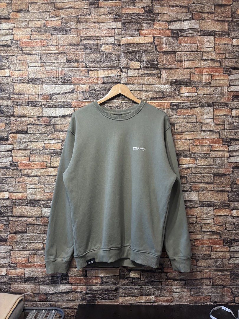 GROOVERHYME GREEN SWEATSHIRT (Category: Hoodies) located in Davao. Submitted by angelothriftfinds (Listing ID 1469587529, Image 1). Description: GROOVE RHYME excellent condition dimension: 22” W | 29” L fit: M-L size issue: none mine: ₱250.