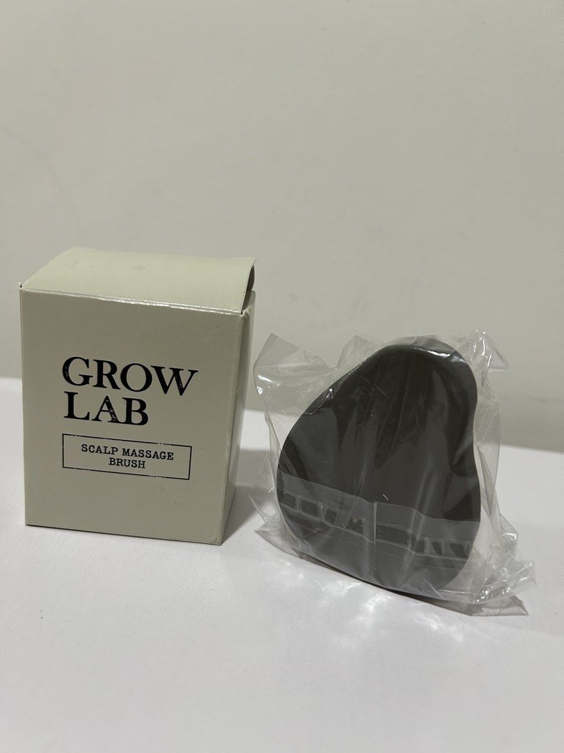 GROW LAB Scalp Massage Brush (Category: Hair) located in Rizal. Submitted by CMaeCAme (Listing ID 1469647489, Image 3). Description: a silicone scalp care and shampoo brush designed to stimulate the scalp.