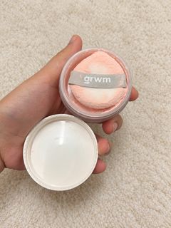 (Category: ) located in . Submitted by simplydecluttering_makeup (Listing ID 1469644350, Image 1). Description: .