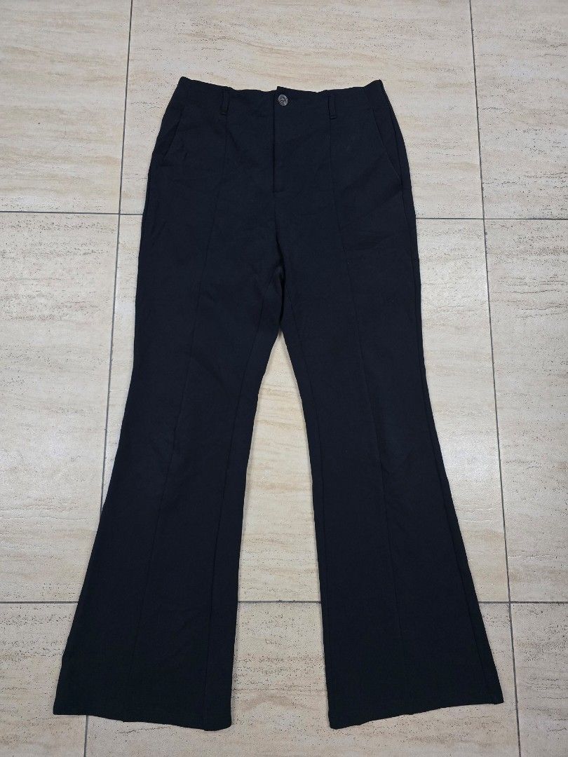 GU - Cut&Sew Flared Pants (Category: Other Bottoms) located in Manila. Submitted by kk_gu.uniclothing.wear (Listing ID 1469729517, Image 3). Description: GU - Cut&Sew Flared Pants W - 28" L -39" Price : 400+sf MOP: GCash Courier — J&T Location: Santo Tomas, Pampanga.