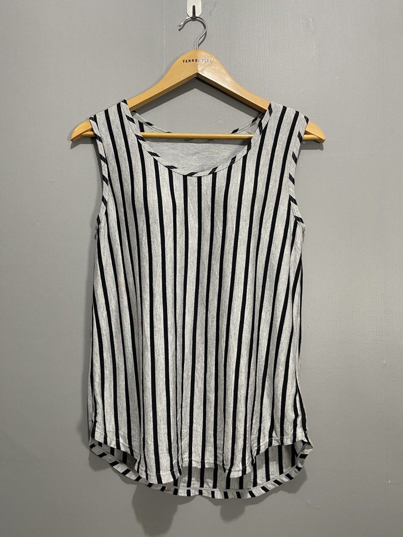 GU Bra-feel Striped Sleeveless Top (Category: Sleeveless) located in Davao. Submitted by yannrussel00 (Listing ID 1469600760, Image 1). Description: 📍𝗟𝗢𝗖𝗔𝗧𝗜𝗢𝗡: 𝗗𝗔𝗩𝗔𝗢 𝗖𝗜𝗧𝗬 📌 𝗜𝘁𝗲𝗺 𝗦𝘁𝗶𝗹𝗹 𝗔𝘃𝗮𝗶𝗹𝗮𝗯𝗹𝗲 𝗥𝗘𝗔𝗗 𝗗𝗘𝗧𝗔𝗜𝗟𝗦 𝗕𝗘𝗟𝗢𝗪 ⬇️ ‼️ Size Large Condition 10/10 Like new No issue ₱280 + SF.