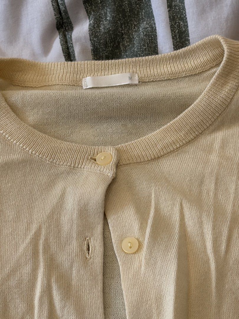 GU Butter Cardigan (Category: Coats, Jackets and Outerwear) located in Quezon City. Submitted by morespace555 (Listing ID 1469640139, Image 2). Description: .