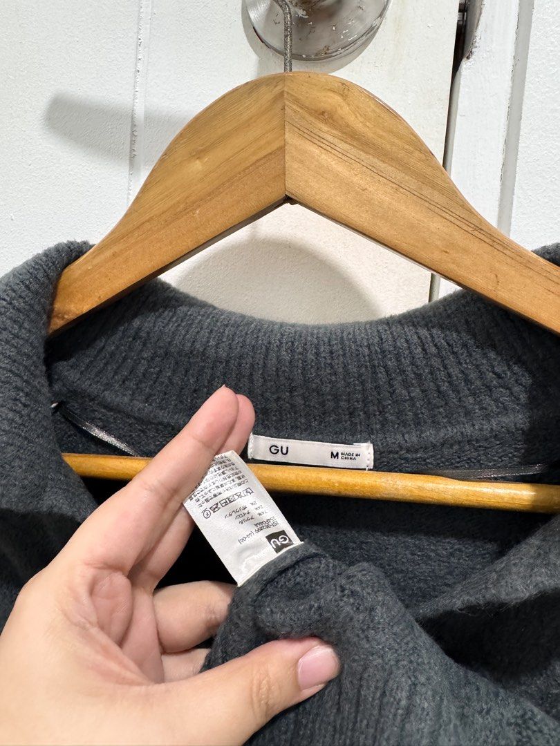 GU Cable Knit Sweater (Uniqlo) (Category: Longsleeves) located in Mandaluyong City. Submitted by chubskalichummyjuno (Listing ID 1469718716, Image 2). Description: GU Cable Knit Sweater Medium Width: 20.5” Length: 20” ₱550 Mandaluyong City.