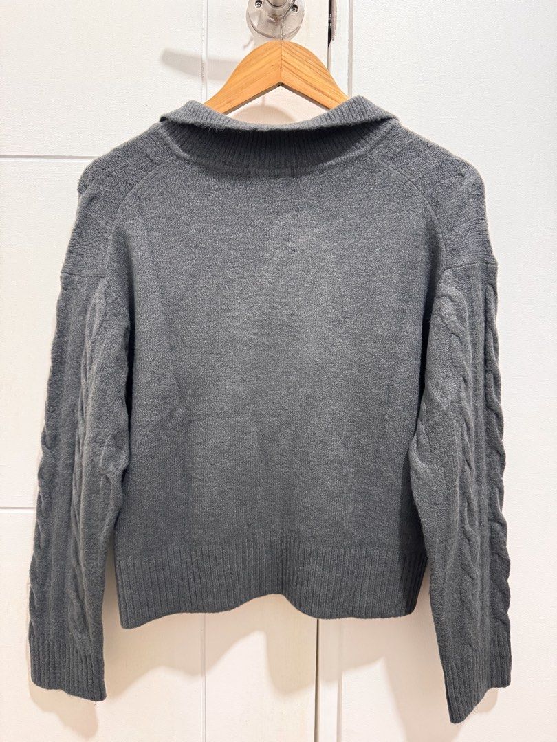 GU Cable Knit Sweater (Uniqlo) (Category: Longsleeves) located in Mandaluyong City. Submitted by chubskalichummyjuno (Listing ID 1469718716, Image 3). Description: GU Cable Knit Sweater Medium Width: 20.5” Length: 20” ₱550 Mandaluyong City.
