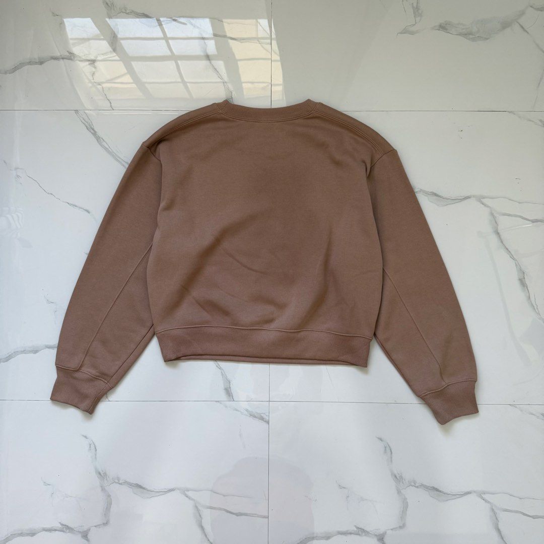 GU Harry Potter Crookshanks Sweatshirt Pullover (Category: Coats, Jackets and Outerwear) located in Santo Tomas. Submitted by the580closet (Listing ID 1469689036, Image 3). Description: - Size: XL 21.5 inches - chest 21 inches - length .