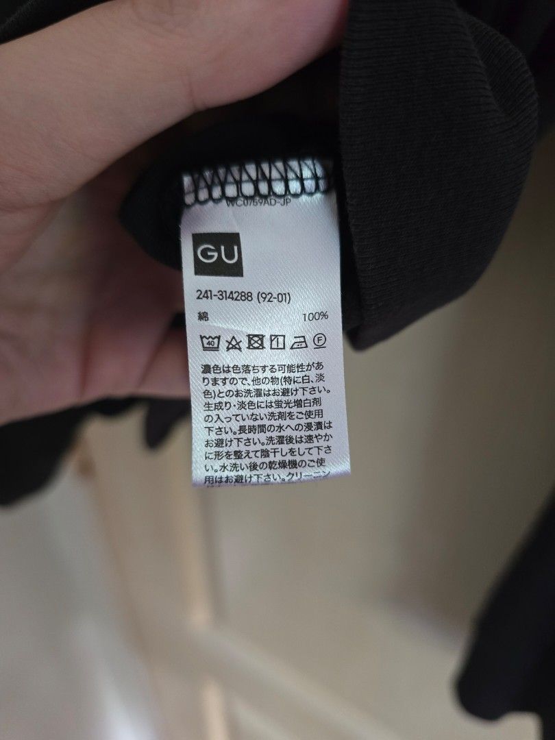 GU hiking jacket with hood (Category: Coats, Jackets and Outerwear) located in Cavite. Submitted by rydes_clo (Listing ID 1469623550, Image 3). Description: ang ganda ng tela lakas maka sexy mima ykk zipper with hood good for -xl para hulmang hulma.