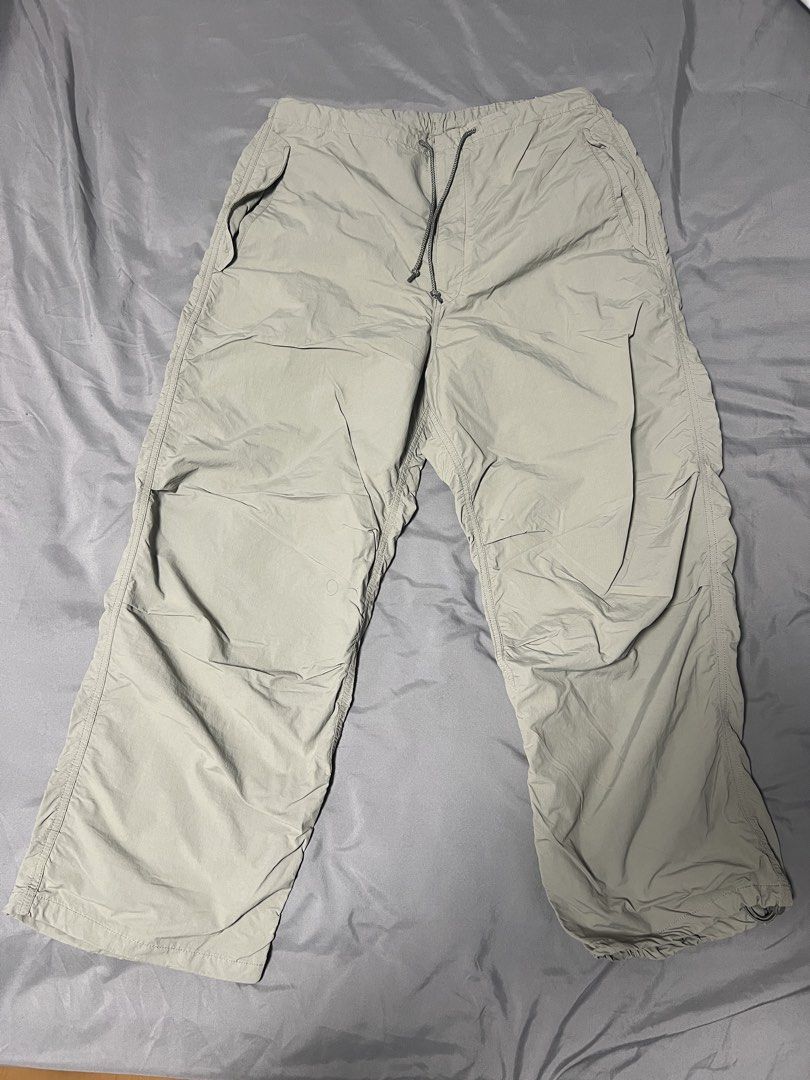GU Nylon Parachute Cargo Pants Beige (Category: Trousers) located in Marikina City. Submitted by pepitsells (Listing ID 1469672947, Image 2). Description: bought from GU HK in great condition RFS: not being used anymore MOP: Gcash/Bank transfer pm for more details.