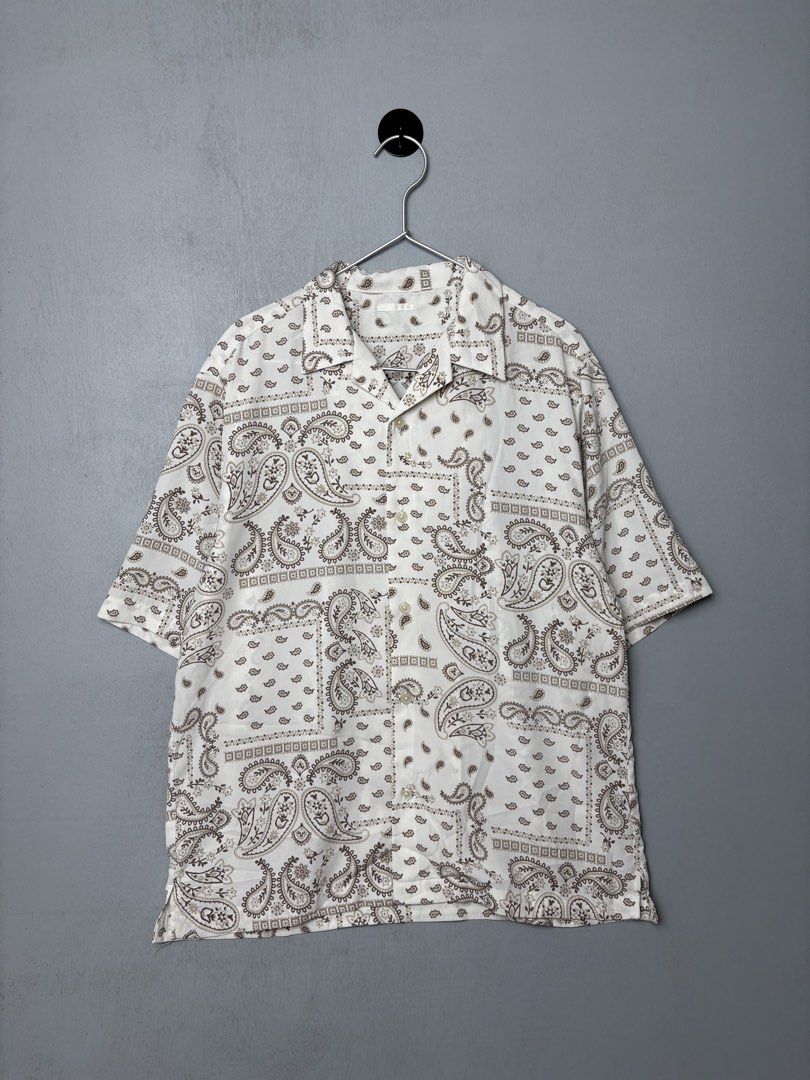 GU Open Collar Paisley Buttondown Polo (Category: Tshirts & Polo Shirts ) located in Mandaluyong City. Submitted by fellas_ph (Listing ID 1469685586, Image 1). Description: Excellent condition No issues Size S 21.5" Width 27.5" Length.