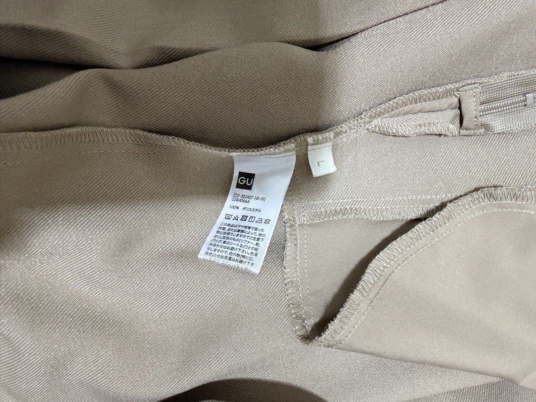 GU Pleated Skirt Size L Beige (Category: Skirts) located in Cavite. Submitted by mgd.blessed (Listing ID 1469632410, Image 2). Description: - Brand: GU Japan bought - Size: L (Tag attached) - Color: Classic Beige - Material: 100% polyester with fine diagonal twill texture - Features: Voluminous waist pleats and neat side concealed zipper closure - Styling: Great with boots or sneakers for autumn/winter - Condition: Clean, excellent overall condit