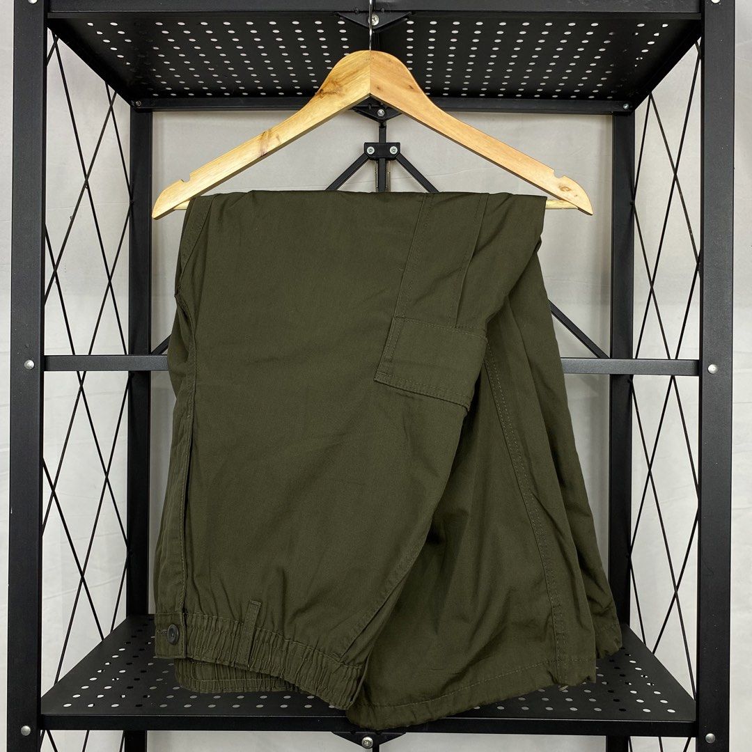 GU Super Wide Cargo Pants (Category: Jeans) located in Cebu City. Submitted by cebuvntgvibes (Listing ID 1469598583, Image 1). Description: 14W x 40L (size 29-33) Leg Opening: 11in. . Bnew condition. Dark brown colorway. Multiple pockets. Adjustable hem. No issue. . Mine ₱850+sf.