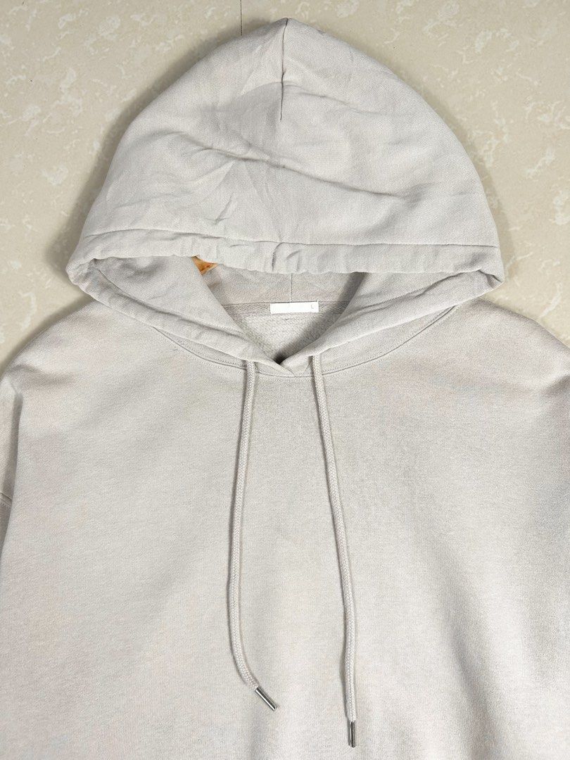 GU Sweatshirt hoodie (Category: Coats, Jackets and Outerwear) located in Tacloban City. Submitted by his_closetttt23 (Listing ID 1469632232, Image 2). Description: .