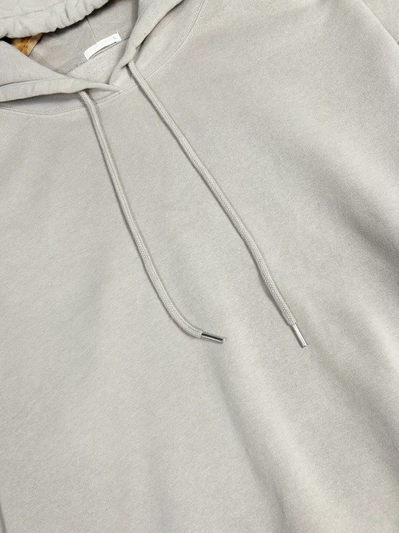 GU Sweatshirt hoodie (Category: Coats, Jackets and Outerwear) located in Tacloban City. Submitted by his_closetttt23 (Listing ID 1469632232, Image 3). Description: .