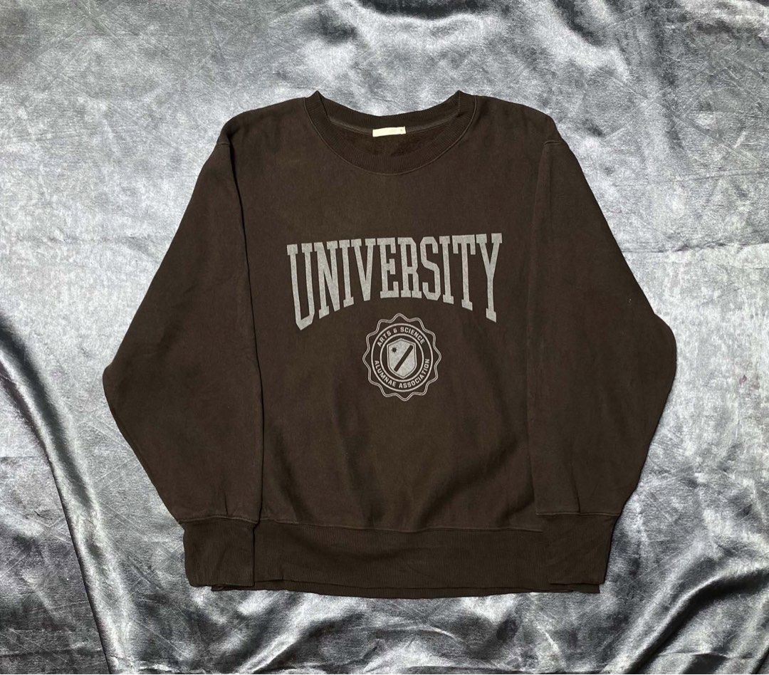 GU University College Graphic Brown Sweatshirt Medium (Category: Coats, Jackets and Outerwear) located in Cavite. Submitted by bellewii (Listing ID 1469680883, Image 1). Description: - Brand: GU - Color: Brown - Size: Medium (tag on collar) - Design: 'UNIVERSITY' text and crest graphic on the front - Material: Cotton and polyester blend with a soft fleece interior - Details: Ribbed cuffs and hem - Condition: Clean, excellent, and ready to wear.