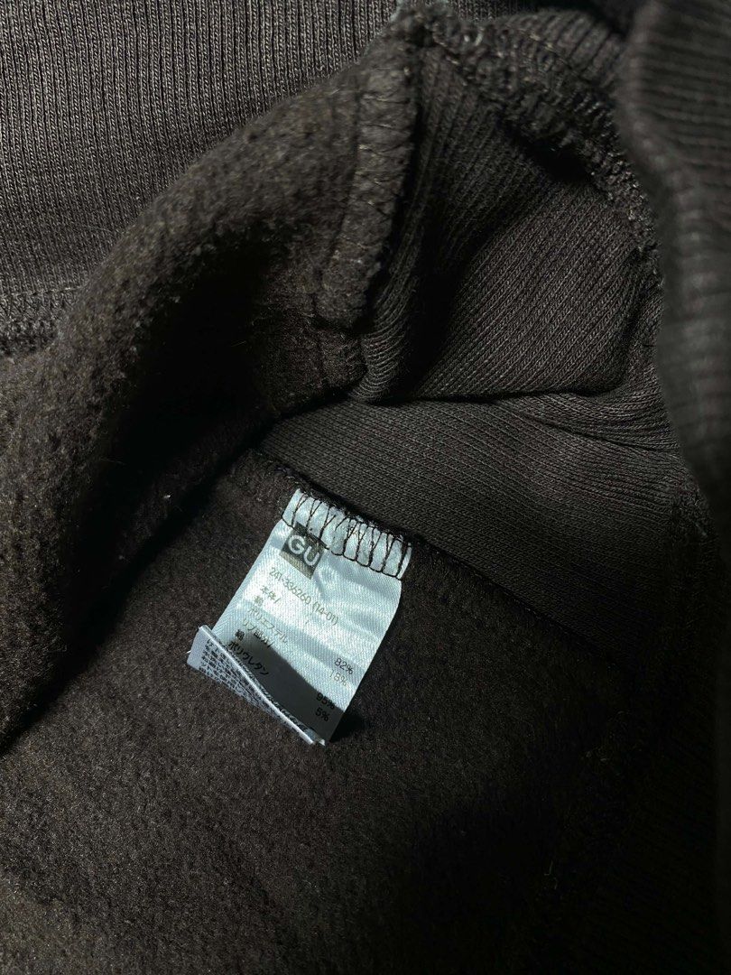 GU University College Graphic Brown Sweatshirt Medium (Category: Coats, Jackets and Outerwear) located in Cavite. Submitted by bellewii (Listing ID 1469680883, Image 3). Description: - Brand: GU - Color: Brown - Size: Medium (tag on collar) - Design: 'UNIVERSITY' text and crest graphic on the front - Material: Cotton and polyester blend with a soft fleece interior - Details: Ribbed cuffs and hem - Condition: Clean, excellent, and ready to wear.
