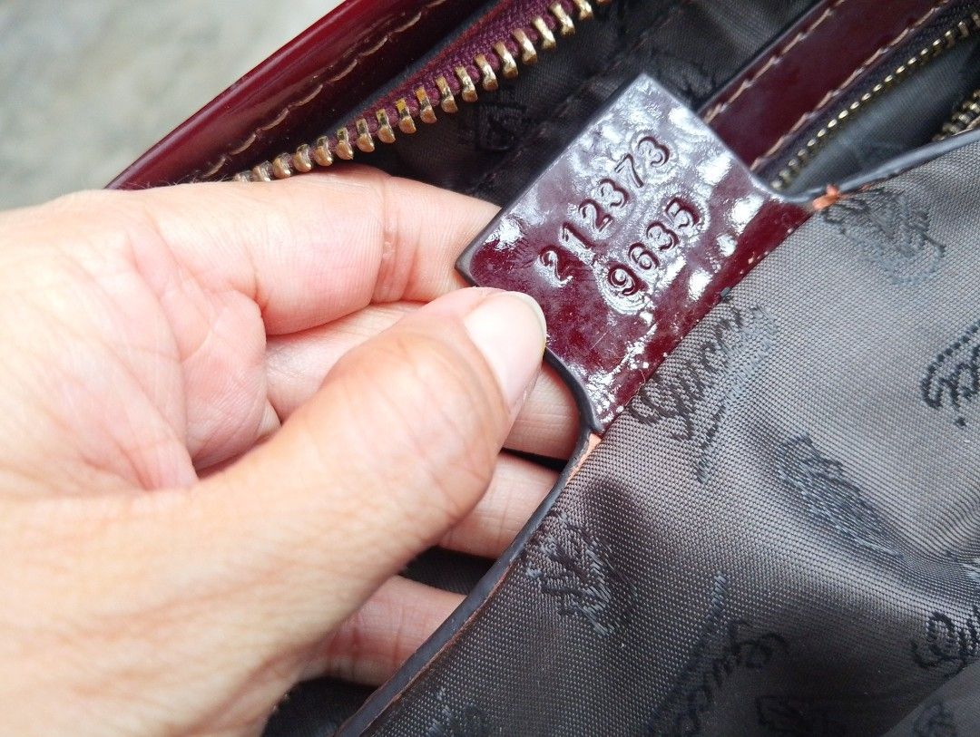 Gucci (Category: Shoulder Bags) located in Roxas City. Submitted by leeeryue (Listing ID 1469612111, Image 3). Description: issue:my rubs sa 4corners see photo for details.
