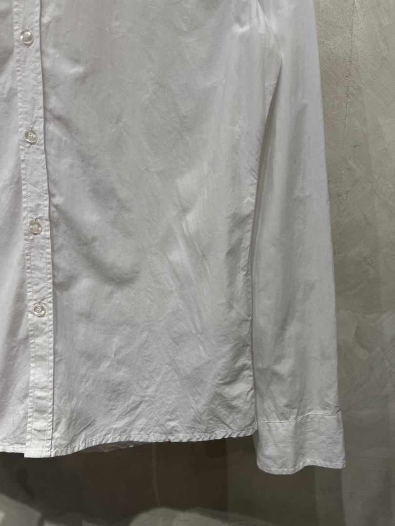 Gucci - Classic Butterfly AOP L/S (Category: Formal Shirts) located in Quezon City. Submitted by cityboycrates_ph (Listing ID 1469646676, Image 3). Description: Size: 40 Material: Cotton Made In: Italy Condition: Excellent Color rate: 9.5/10 Issue: None Exact metrics shared upon inquiry. Take a quick moment to double-check the size & condition. Once an order is placed and confirmed, we may not be able to make changes or offer cancellations/refund