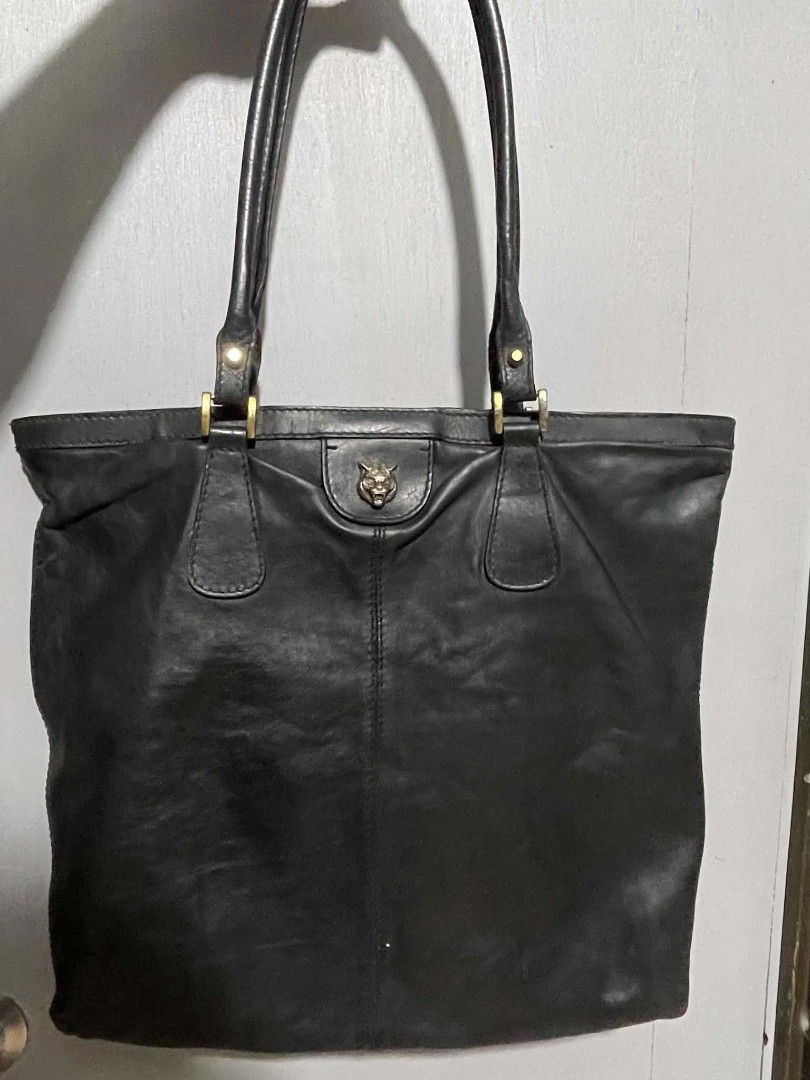 Gucci Black Leather Tote Bag (Category: Tote Bags) located in Manila. Submitted by buyingprelovedukayukay (Listing ID 1469585984, Image 2). Description: - Authentic Gucci black leather tote bag - Features gold-tone hardware and signature interlocking GG logo - Zip closure with clean suede interior lining - Interior zippered pocket with Gucci stamp and serial number tag - Spacious everyday design, perfect for daily essentials - Dual shoulder strap