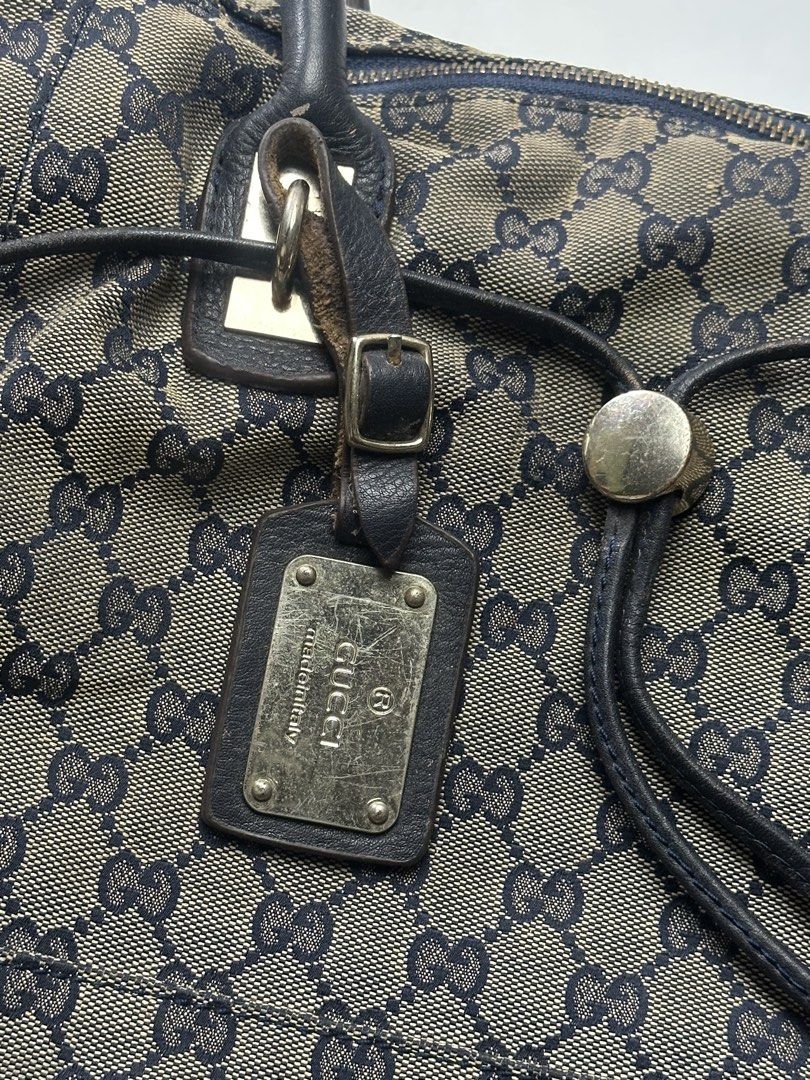 Gucci canvas (Category: Luxury Bags & Wallets) located in Orani. Submitted by ajgav69 (Listing ID 1469582845, Image 2). Description: Gg canvas big size No rubs No rubs Slightly uses Gucci under zip.