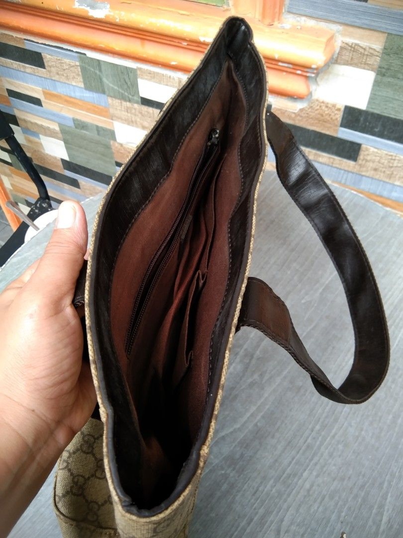 Gucci GG Supreme Monogram Canvas Tote Bag (Category: Shoulder Bags) located in Manila. Submitted by mysticshark-0a05e9 (Listing ID 1469755399, Image 3). Description: .