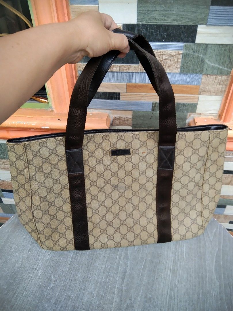 Gucci GG Supreme Monogram Canvas Tote Bag (Category: Shoulder Bags) located in Manila. Submitted by mysticshark-0a05e9 (Listing ID 1469755399, Image 1). Description: .