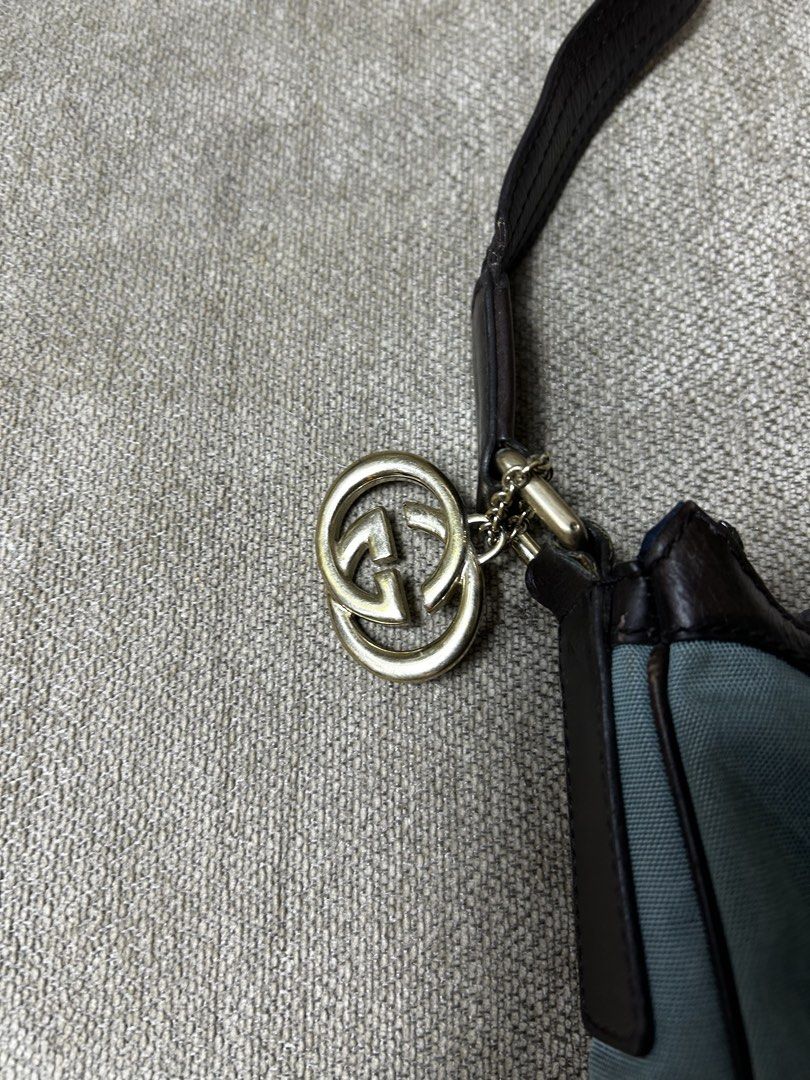 Gucci Shoulder Bag (Category: Luxury Bags & Wallets) located in Aurora. Submitted by snoworiontwinkle_08 (Listing ID 1469629488, Image 3). Description: Maganda No issue Dm me Fresh from the bale .