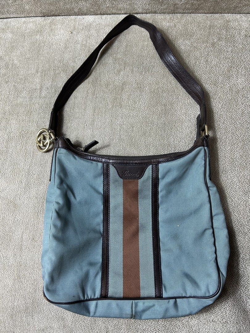 Gucci Shoulder Bag (Category: Luxury Bags & Wallets) located in Aurora. Submitted by snoworiontwinkle_08 (Listing ID 1469629488, Image 1). Description: Maganda No issue Dm me Fresh from the bale .