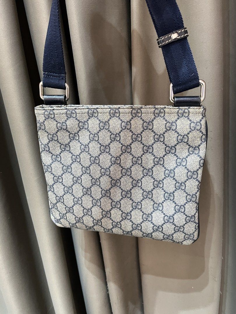 gucci small sling authentic (Category: Luxury Bags & Wallets) located in Manila. Submitted by luxuryitems_bybosst (Listing ID 1469727411, Image 3). Description: authentic gucci sling good condition slightly nego.