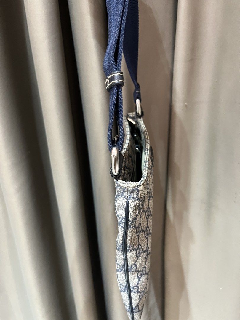 gucci small sling authentic (Category: Luxury Bags & Wallets) located in Manila. Submitted by luxuryitems_bybosst (Listing ID 1469727411, Image 2). Description: authentic gucci sling good condition slightly nego.