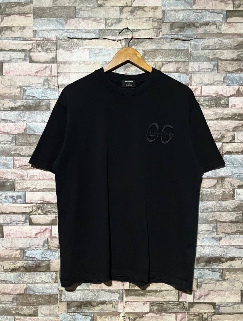 GUCCI x BALENCIAGA SHIRT (Category: Luxury Apparel) located in Caloocan City. Submitted by wewearworn (Listing ID 1469600207, Image 1). Description: Large Best Fit 21 x 27.5 Excellent No Issues 9/10 Color Rate.