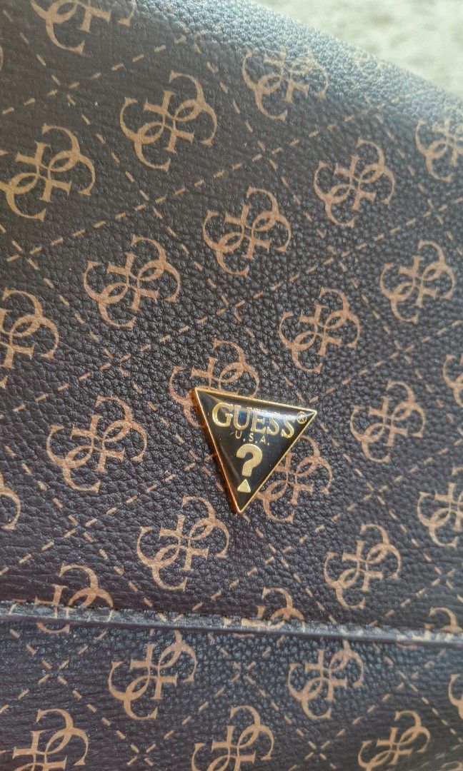 guess chain sling crossbody bag (Category: Cross-body Bags) located in Cavite. Submitted by swiftfish_2c26c0 (Listing ID 1469614608, Image 2). Description: .