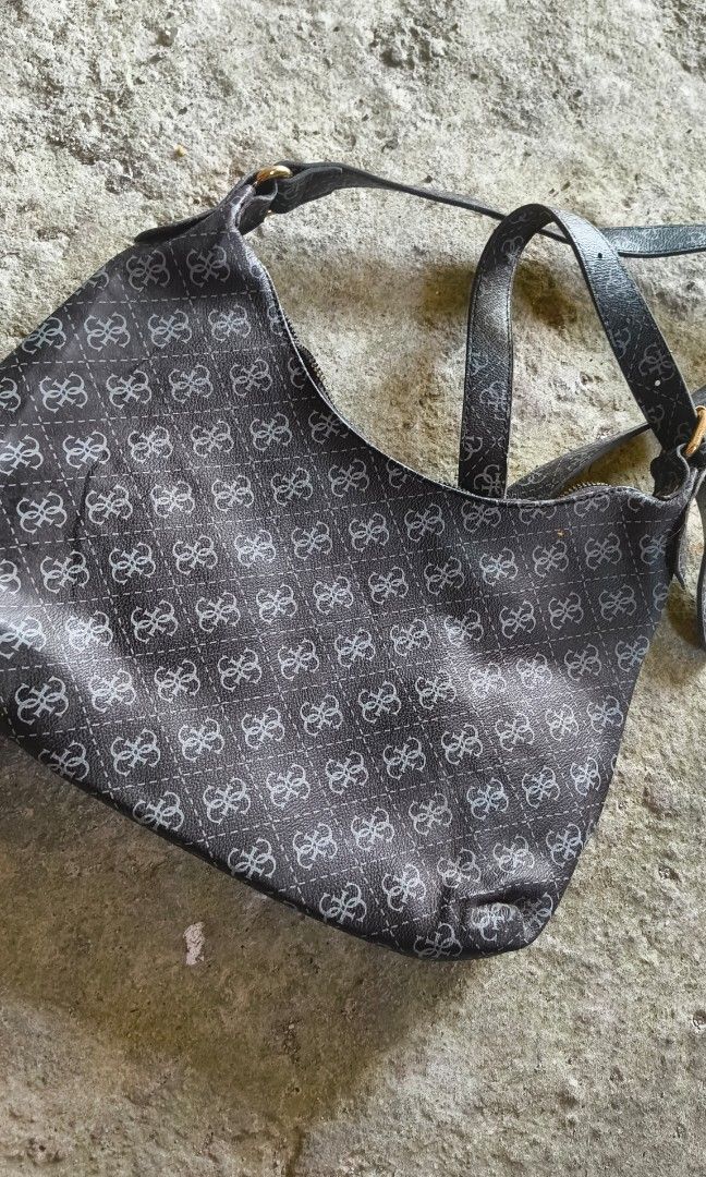 guess crossbody bag (Category: Cross-body Bags) located in Cavite. Submitted by swiftfish_2c26c0 (Listing ID 1469614431, Image 3). Description: .