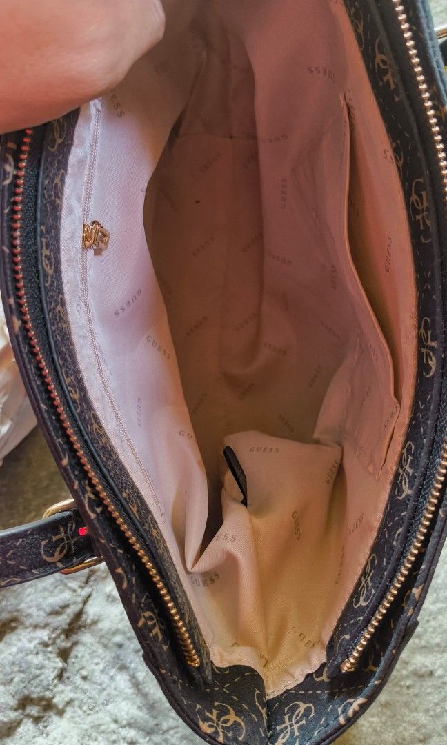 guess tote bag (Category: Tote Bags) located in Cavite. Submitted by swiftfish_2c26c0 (Listing ID 1469615751, Image 3). Description: .