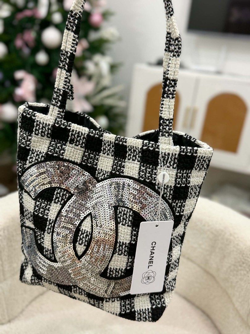GWP ITEMS (Category: Shoulder Bags) located in Orani. Submitted by lovely.items1983 (Listing ID 1469581568, Image 2). Description: .
