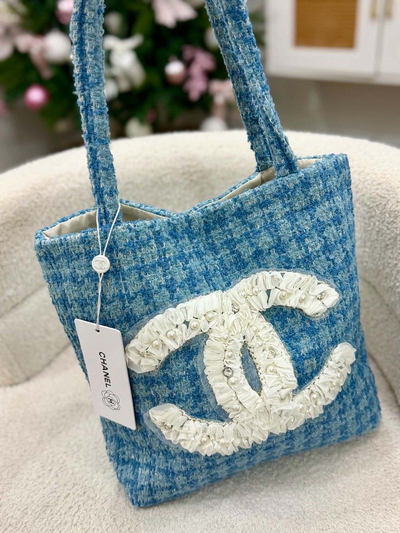 GWP ITEMS (Category: Shoulder Bags) located in Orani. Submitted by lovely.items1983 (Listing ID 1469581736, Image 2). Description: .