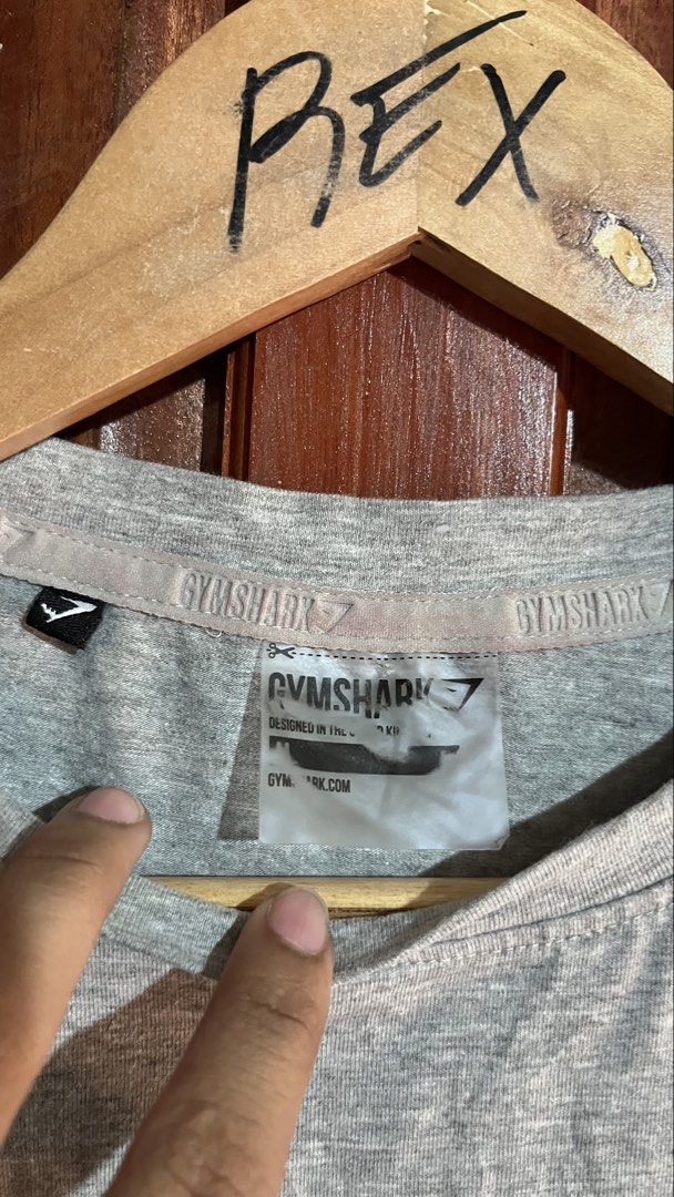 Gymshark Crest (Category: Tshirts & Polo Shirts ) located in Naga. Submitted by rexivan (Listing ID 1469581943, Image 3). Description: Gymshark Crest 👉🏽Like new Condition 👉🏽dimension: 18 Width 27 Length 👉🏽Issue: No Issue 👉🏽Color rate: 10/10 👉🏽Color: Light Grey 👉🏽Size: Small on tag 👉🏽Need Wash only 🏷️ Price + Shipping fee Location: City of Naga Cebu Limit your expectations, the items are thrifted/UKAY (unless stated as brand new), B