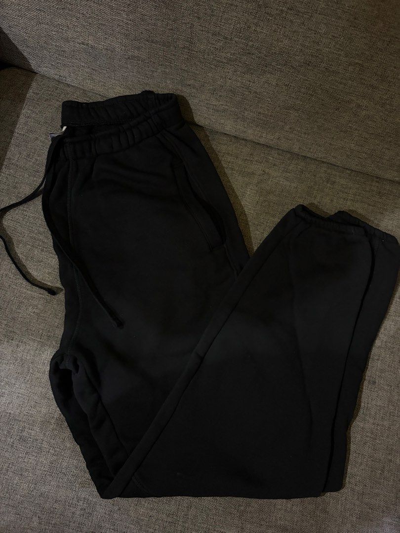 Gymshark Oversize Joggers Medium (Category: Activewear) located in Davao. Submitted by marthascloset (Listing ID 1469691093, Image 1). Description: .