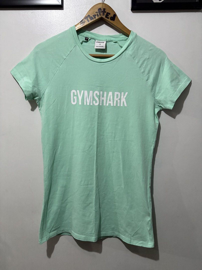 Gymshark tee (Category: Activewear) located in Makati City. Submitted by ThriftedGoods (Listing ID 1469686122, Image 2). Description: Feel free to ask for more detailed photos In excellent condition No issues Length-28 Width-17.